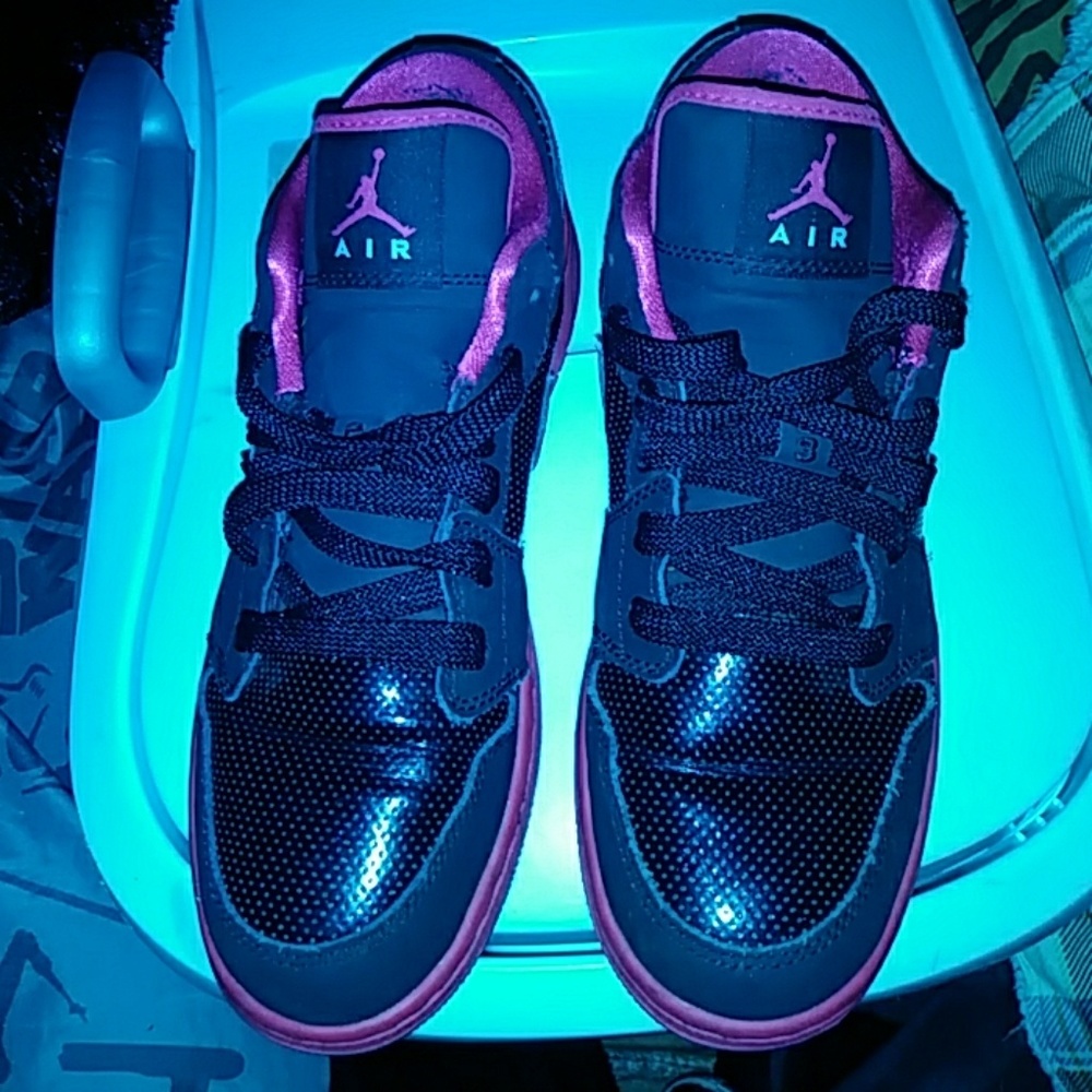 Nike Air Jordan 1 Low Black, Voltage Cherry